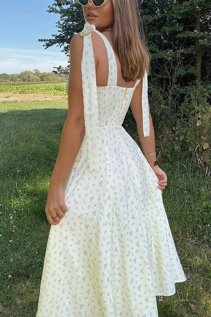 Vestido midi con tirantes y abertura