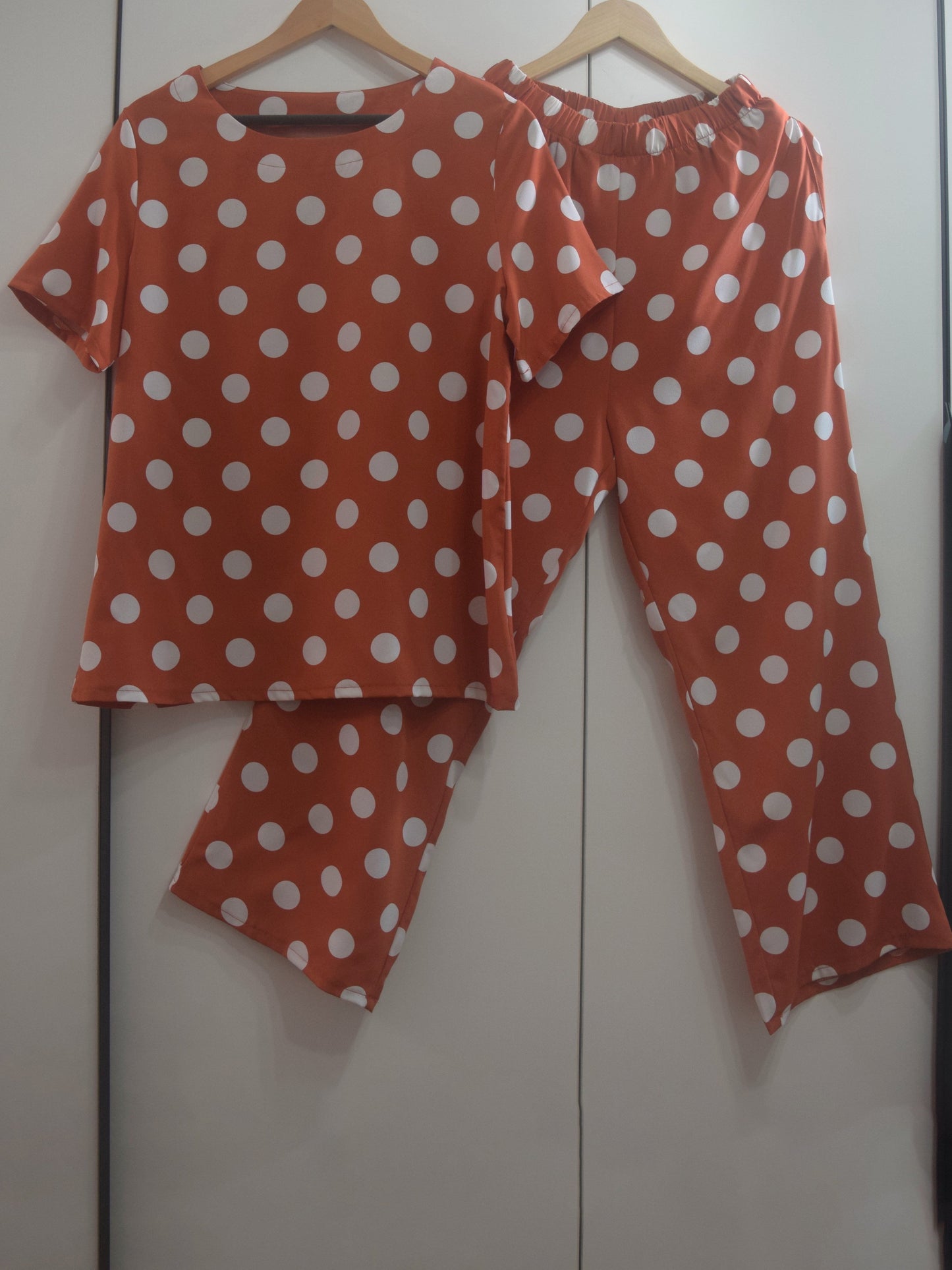 Conjunto Polka Dot de Camisa y Pantalón